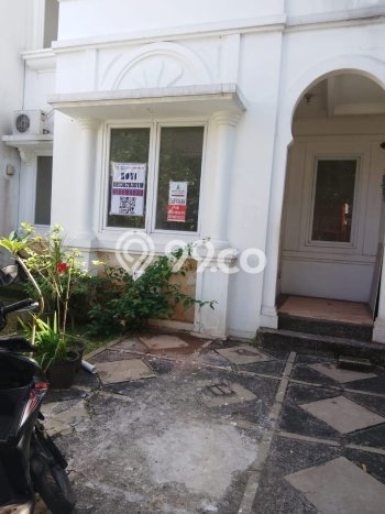 Disewakan! Rumah 3 Kamar Tidur &
2 Kamar Mandi di Legenda Wisata, Bogor Disewakan! Rumah 3 Kamar Tidur &
2 Kamar Mandi di Legenda Wisata, Bogor