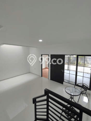 Dijual Hunian Rumah Terawat 4 KT di Meruya, Jakarta Barat Dijual Hunian Rumah Terawat 4 KT di Meruya, Jakarta Barat