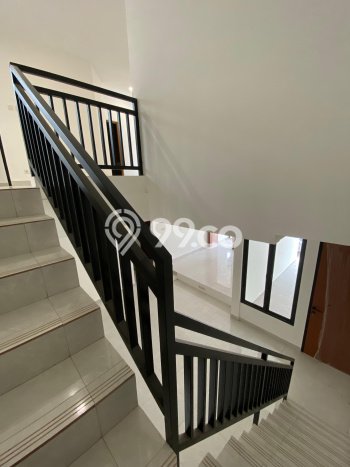 Dijual Rumah 6 Kamar Lokasi Strategis Nyaman dan Strategis di Jagakarsa Dijual Rumah 6 Kamar Lokasi Strategis Nyaman dan Strategis di Jagakarsa