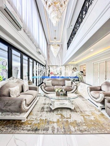 Rumah Elit Modern Tanpa Renovasi di Pondok Indah Jakarta Selatan Rumah Elit Modern Tanpa Renovasi di Pondok Indah Jakarta Selatan