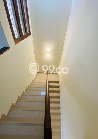 Rumah Elit Modern Tanpa Renovasi di Pondok Indah Jakarta Selatan Rumah Elit Modern Tanpa Renovasi di Pondok Indah Jakarta Selatan