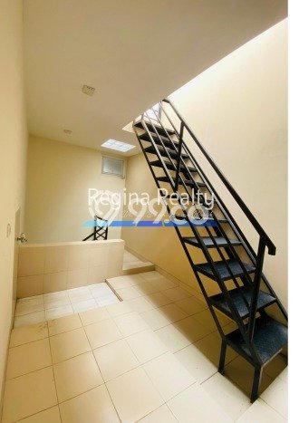 Rumah Elit Modern Tanpa Renovasi di Pondok Indah Jakarta Selatan Rumah Elit Modern Tanpa Renovasi di Pondok Indah Jakarta Selatan