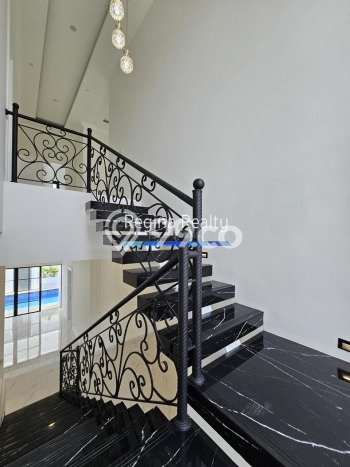 Rumah Elit Modern Tanpa Renovasi di Pondok Indah Jakarta Selatan Rumah Elit Modern Tanpa Renovasi di Pondok Indah Jakarta Selatan