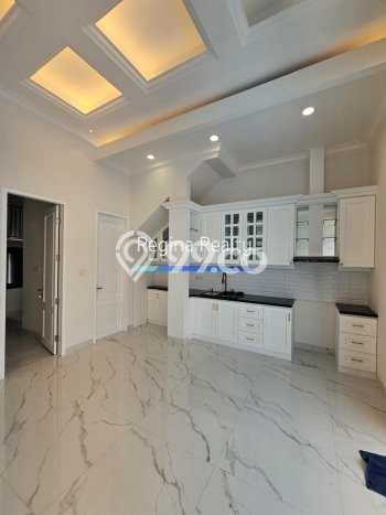 Rumah Elit Modern Tanpa Renovasi di Pondok Indah Jakarta Selatan Rumah Elit Modern Tanpa Renovasi di Pondok Indah Jakarta Selatan