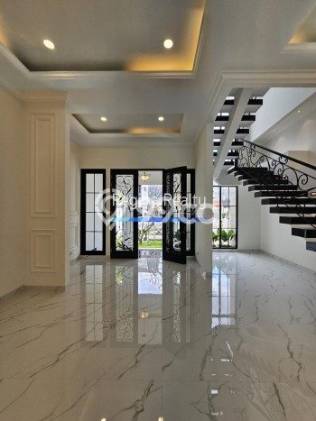 Rumah Elit Modern Tanpa Renovasi di Pondok Indah Jakarta Selatan Rumah Elit Modern Tanpa Renovasi di Pondok Indah Jakarta Selatan