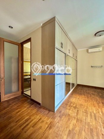 Rumah di , 4 KM, Akses Mudah Fasilitas Umum, Luas 640m2m² Bangunan 400m2m² Rumah di , 4 KM, Akses Mudah Fasilitas Umum, Luas 640m2m² Bangunan 400m2m²