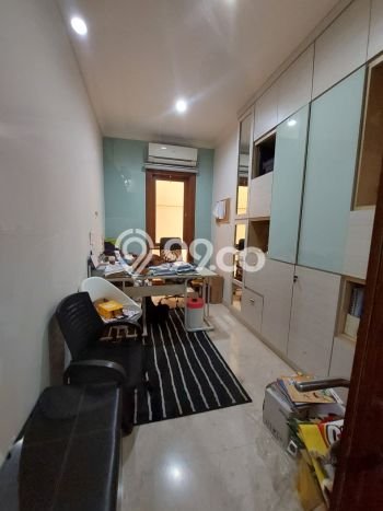 Ready to Use! Premium House LT 432m2 Desain Elegan di Slipi Ready to Use! Premium House LT 432m2 Desain Elegan di Slipi