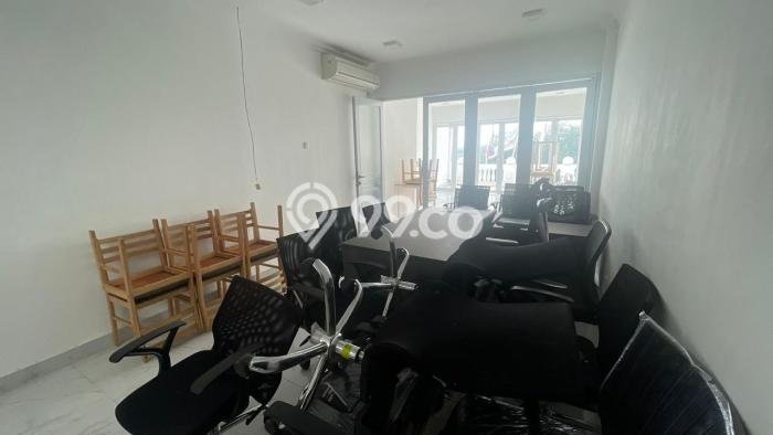 Ruko Dijual di Prime Area Jakarta Barat Luas 250m2 Ruko Dijual di Prime Area Jakarta Barat Luas 250m2