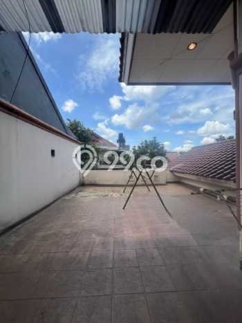 Ready to Use! Luxury House LT 320m2 Desain Elegan di Cipete Ready to Use! Luxury House LT 320m2 Desain Elegan di Cipete