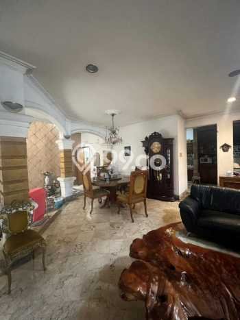 Ready to Use! Luxury House LT 320m2 Desain Elegan di Cipete Ready to Use! Luxury House LT 320m2 Desain Elegan di Cipete
