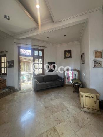 Ready to Use! Luxury House LT 320m2 Desain Elegan di Cipete Ready to Use! Luxury House LT 320m2 Desain Elegan di Cipete