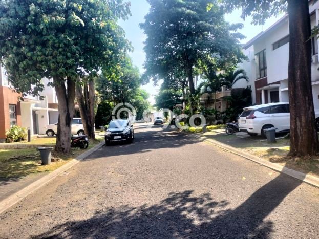 Rumah Elit LB 153m2 Siap Huni Desain Elegan di BSD The Icon, Tangerang Rumah Elit LB 153m2 Siap Huni Desain Elegan di BSD The Icon, Tangerang