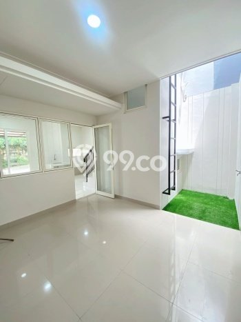 Rumah Luas Asri 2 KT Siap Pakai di BSD Sevilla Tangerang Rumah Luas Asri 2 KT Siap Pakai di BSD Sevilla Tangerang