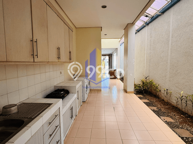 Disewakan Rumah Murah di Kemang Jakarta Selatan dengan 5 KT Disewakan Rumah Murah di Kemang Jakarta Selatan dengan 5 KT