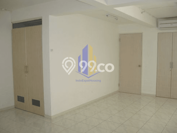 Lokasi strategis! Rumah siap pakai disewakan di Cilandak LB 490m2 Lokasi strategis! Rumah siap pakai disewakan di Cilandak LB 490m2