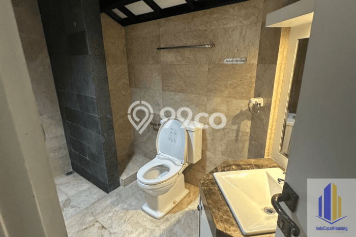 Hunian Minimalis dengan LT 422m2 & LB 650m2 Dikontrakkan di Pondok Indah Hunian Minimalis dengan LT 422m2 & LB 650m2 Dikontrakkan di Pondok Indah