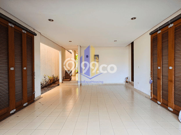 Disewakan Rumah Murah di Kemang Jakarta Selatan dengan 5 KT Disewakan Rumah Murah di Kemang Jakarta Selatan dengan 5 KT