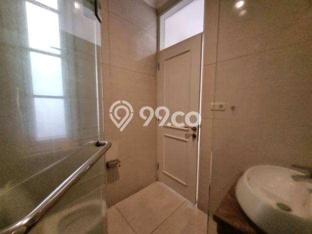 Rumah Elit Modern Tanpa Renovasi di Pondok Indah Jakarta Selatan Rumah Elit Modern Tanpa Renovasi di Pondok Indah Jakarta Selatan