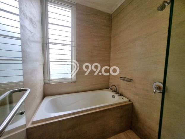 Rumah Elit Modern Tanpa Renovasi di Pondok Indah Jakarta Selatan Rumah Elit Modern Tanpa Renovasi di Pondok Indah Jakarta Selatan