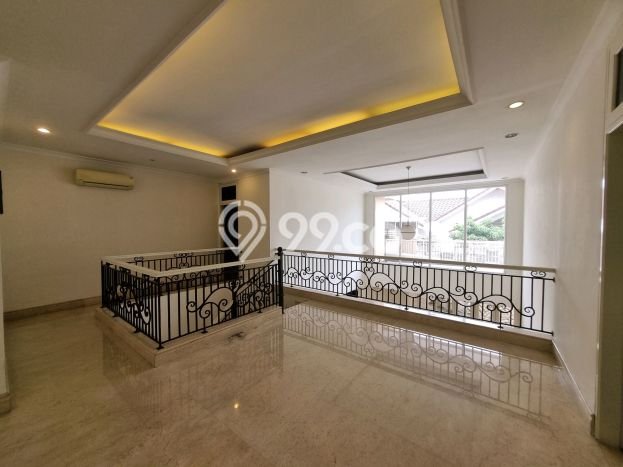 Rumah Elit Modern Tanpa Renovasi di Pondok Indah Jakarta Selatan Rumah Elit Modern Tanpa Renovasi di Pondok Indah Jakarta Selatan