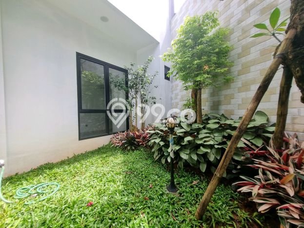 Ready to Use! Luxury House LT 215m2 Desain Elegan di Bintaro Ready to Use! Luxury House LT 215m2 Desain Elegan di Bintaro