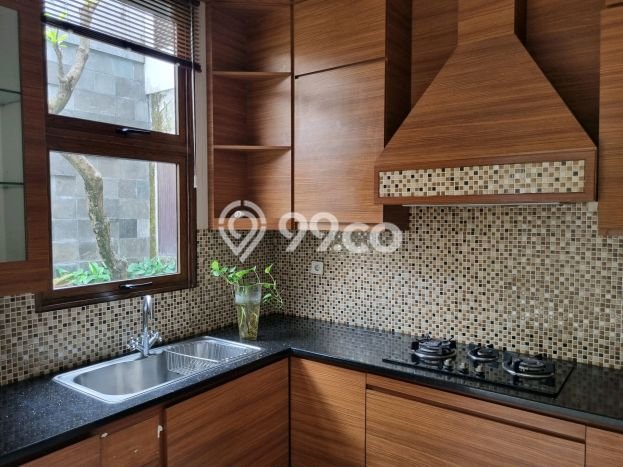 Rumah Kondisi Baik Disewakan di Ampera, Jakarta Selatan LT 300m2, LB 400m2 Rumah Kondisi Baik Disewakan di Ampera, Jakarta Selatan LT 300m2, LB 400m2