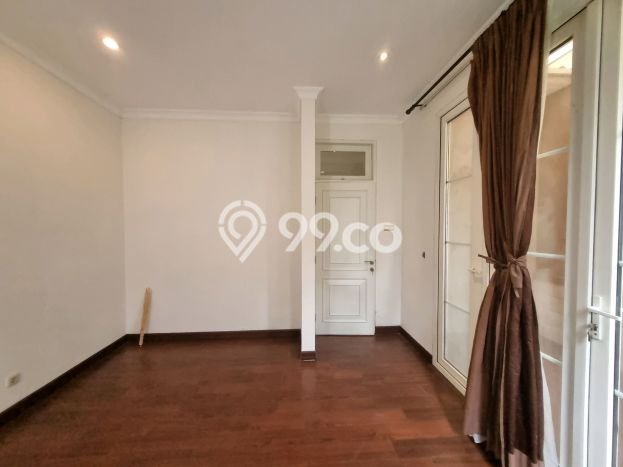 Rumah Elit Modern Tanpa Renovasi di Pondok Indah Jakarta Selatan Rumah Elit Modern Tanpa Renovasi di Pondok Indah Jakarta Selatan