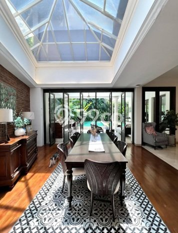 Rumah Mewah LB 550m2 Siap Pakai Desain Elegan di Bintaro, Tangerang Selatan Rumah Mewah LB 550m2 Siap Pakai Desain Elegan di Bintaro, Tangerang Selatan