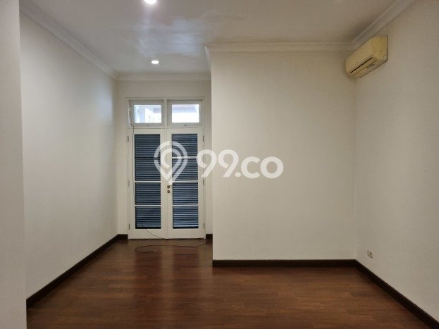 Rumah Elit Modern Tanpa Renovasi di Pondok Indah Jakarta Selatan Rumah Elit Modern Tanpa Renovasi di Pondok Indah Jakarta Selatan