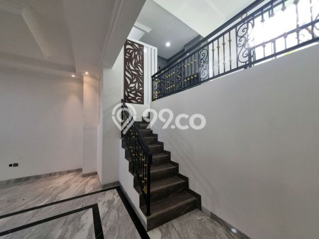 Ready to Use! Luxury House LT 215m2 Desain Elegan di Bintaro Ready to Use! Luxury House LT 215m2 Desain Elegan di Bintaro