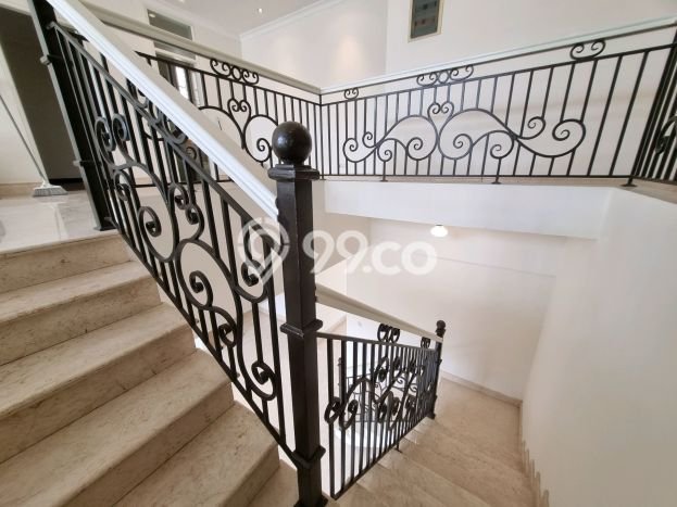 Rumah Elit Modern Tanpa Renovasi di Pondok Indah Jakarta Selatan Rumah Elit Modern Tanpa Renovasi di Pondok Indah Jakarta Selatan