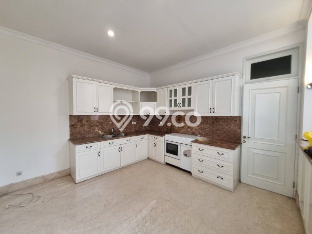 Rumah Elit Modern Tanpa Renovasi di Pondok Indah Jakarta Selatan Rumah Elit Modern Tanpa Renovasi di Pondok Indah Jakarta Selatan