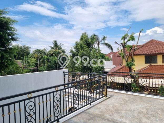 Ready to Use! Luxury House LT 215m2 Desain Elegan di Bintaro Ready to Use! Luxury House LT 215m2 Desain Elegan di Bintaro