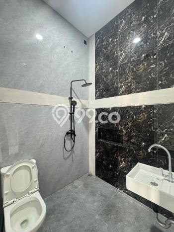 Dijual Hunian Rumah Nyaman 4 Kamar di Lippo Karawaci, Tangerang Dijual Hunian Rumah Nyaman 4 Kamar di Lippo Karawaci, Tangerang