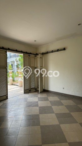 Rumah Nyaman dengan 4 Kamar Tidur dan 5 Kamar Mandi di Kawasan Gading Serpong, Tangerang Rumah Nyaman dengan 4 Kamar Tidur dan 5 Kamar Mandi di Kawasan Gading Serpong, Tangerang