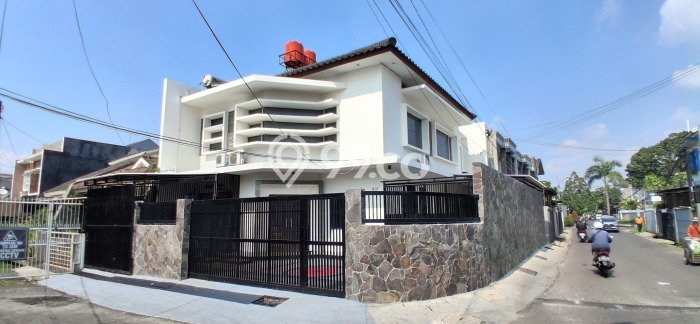 Jual Rumah Luas Elegan Dengan View Cantik di BKR, Bandung Jual Rumah Luas Elegan Dengan View Cantik di BKR, Bandung