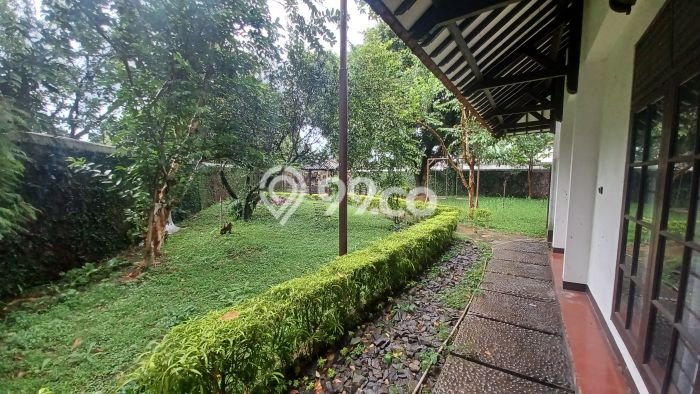 Rumah Elit Modern Tanpa Renovasi di Buah Batu Bandung Rumah Elit Modern Tanpa Renovasi di Buah Batu Bandung