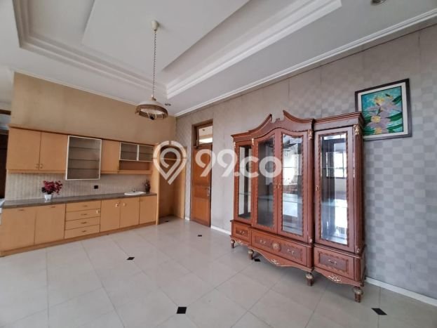 Disewakan! Rumah 5 Kamar Tidur &
4 Kamar Mandi di Turangga, Bandung Disewakan! Rumah 5 Kamar Tidur &
4 Kamar Mandi di Turangga, Bandung
