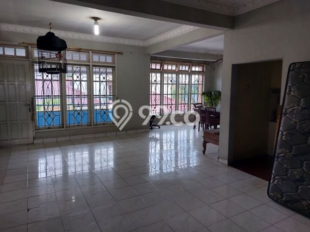 Ruko Dijual di Karawaci Tangerang dengan LB 360m2 Ruko Dijual di Karawaci Tangerang dengan LB 360m2