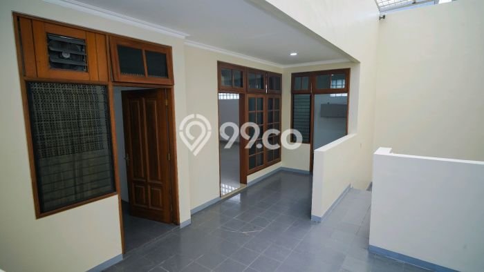 For Sale! Luxury House LT 203m2 Desain Elegan di Tamansari For Sale! Luxury House LT 203m2 Desain Elegan di Tamansari