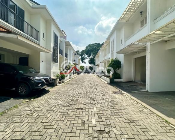 Rumah Elit Modern Tanpa Renovasi di Kemang Jakarta Selatan Rumah Elit Modern Tanpa Renovasi di Kemang Jakarta Selatan