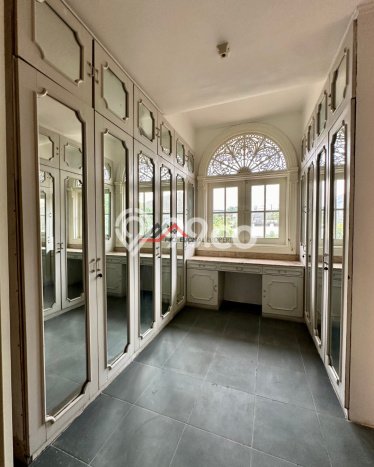Jual Rumah Mewah Elegan Dengan View Eksklusif di Simprug, Jakarta Selatan Jual Rumah Mewah Elegan Dengan View Eksklusif di Simprug, Jakarta Selatan
