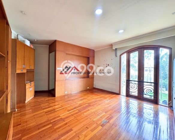 Rumah Elit Modern Tanpa Renovasi di Pondok Indah Jakarta Selatan Rumah Elit Modern Tanpa Renovasi di Pondok Indah Jakarta Selatan