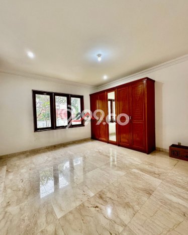 Dijual Rumah Luas Elegan Dengan View Eksklusif di Kemang, Jakarta Selatan Dijual Rumah Luas Elegan Dengan View Eksklusif di Kemang, Jakarta Selatan
