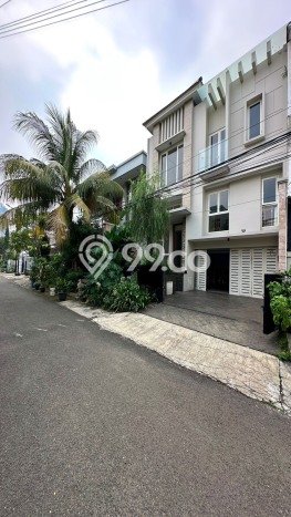 Rumah Eksklusif Dijual LT 189m2 di Kebayoran Baru, Jakarta Selatan Rumah Eksklusif Dijual LT 189m2 di Kebayoran Baru, Jakarta Selatan