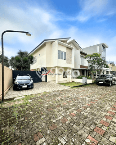 Rumah Luxury Modern Tanpa Renovasi di Pangkalan Jati Depok Rumah Luxury Modern Tanpa Renovasi di Pangkalan Jati Depok