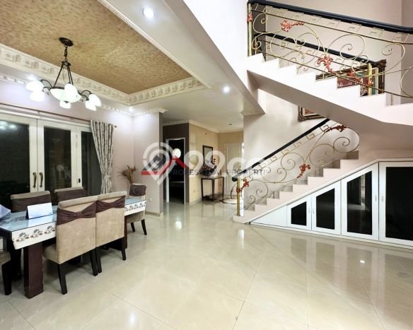 Rumah Mewah Siap Huni LT 267m2 di Cinere, Depok Rumah Mewah Siap Huni LT 267m2 di Cinere, Depok