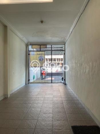 Rumah Mewah LB 200m2 Siap Pakai Desain Elegan di Kuningan, Jakarta Selatan Rumah Mewah LB 200m2 Siap Pakai Desain Elegan di Kuningan, Jakarta Selatan