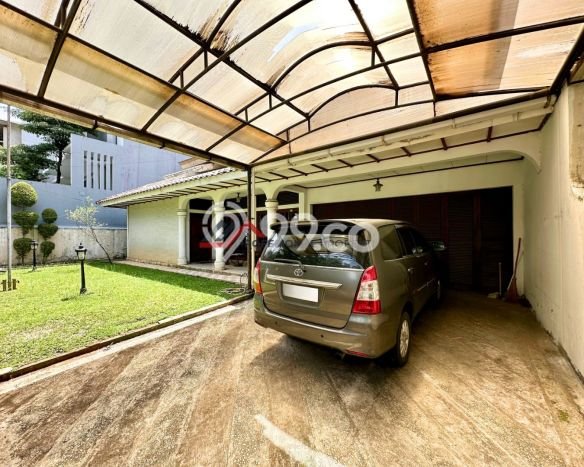 Ready to Use! Premium House LT 504m2 Desain Modern di Kuningan Ready to Use! Premium House LT 504m2 Desain Modern di Kuningan