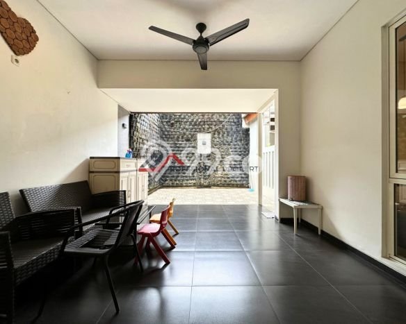 For Sale! Luxury House LT 165m2 Desain Elegan di Lebak Bulus For Sale! Luxury House LT 165m2 Desain Elegan di Lebak Bulus